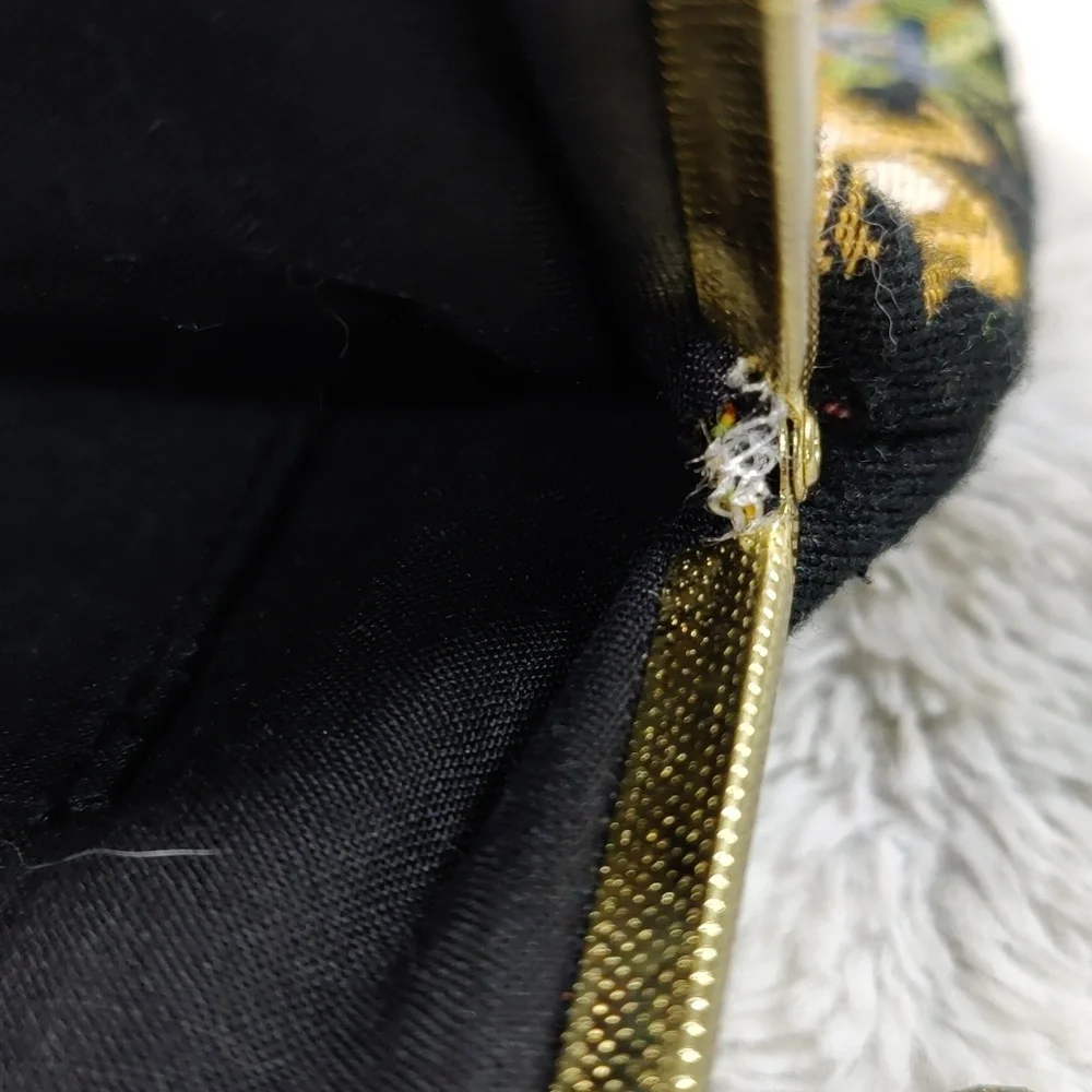 Vintage Tapestry Beautiful Floral / Black Purse & Gold Clasps - Picture 15 of 15